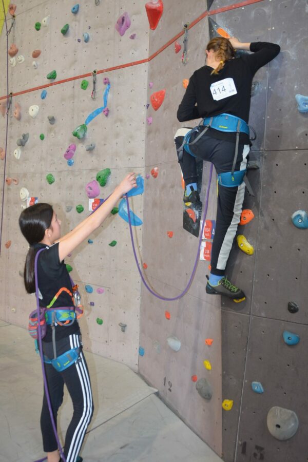 Escalade adultes loisir séance libre bloc garçons filles enfants - Club Omnisports Courcouronnes COC Evry