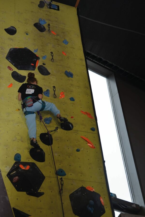 Escalade adultes loisir séance libre bloc garçons filles enfants - Club Omnisports Courcouronnes COC Evry