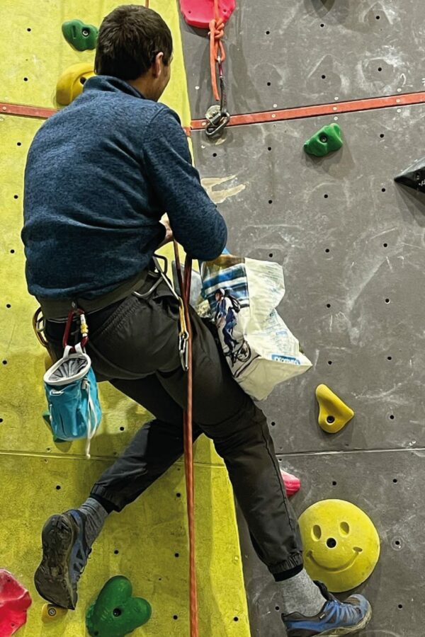 Escalade adultes loisir séance libre bloc garçons filles enfants - Club Omnisports Courcouronnes COC Evry