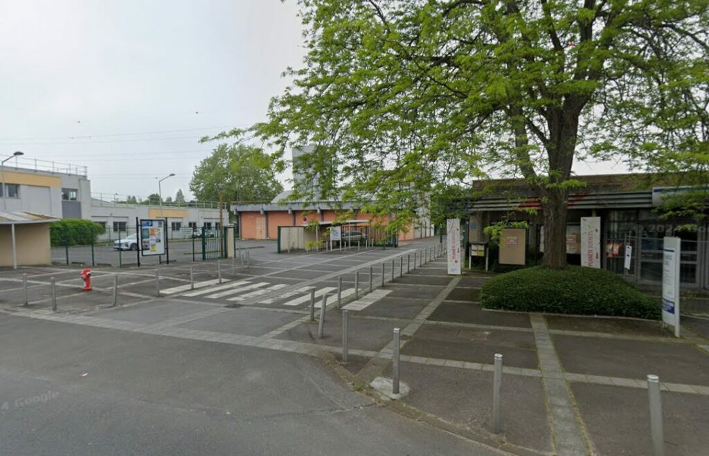 Infrastructure gymnase et complexe sportif site d'entrainements du Club Omnisports Courcouronnes COC